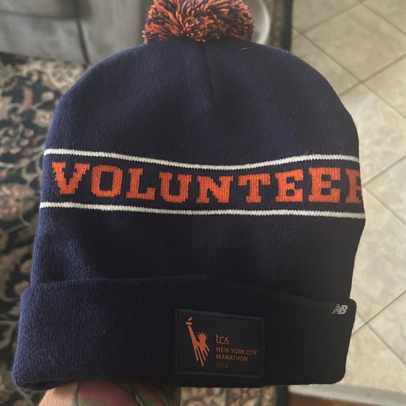 2024 NYC New York City Marathon Merchandise Volunteer Beanie - Picture 2 of 5